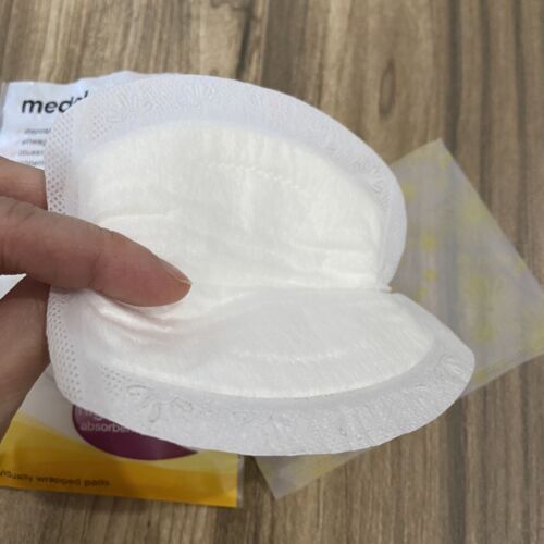 Medela Safe & Dry Disposable Nursing Pads Reviews Tell Me Baby